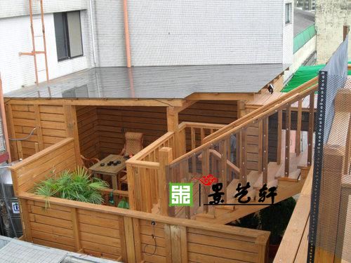 昌平防腐木工程防腐木花架为主角的屋顶花园效果图1